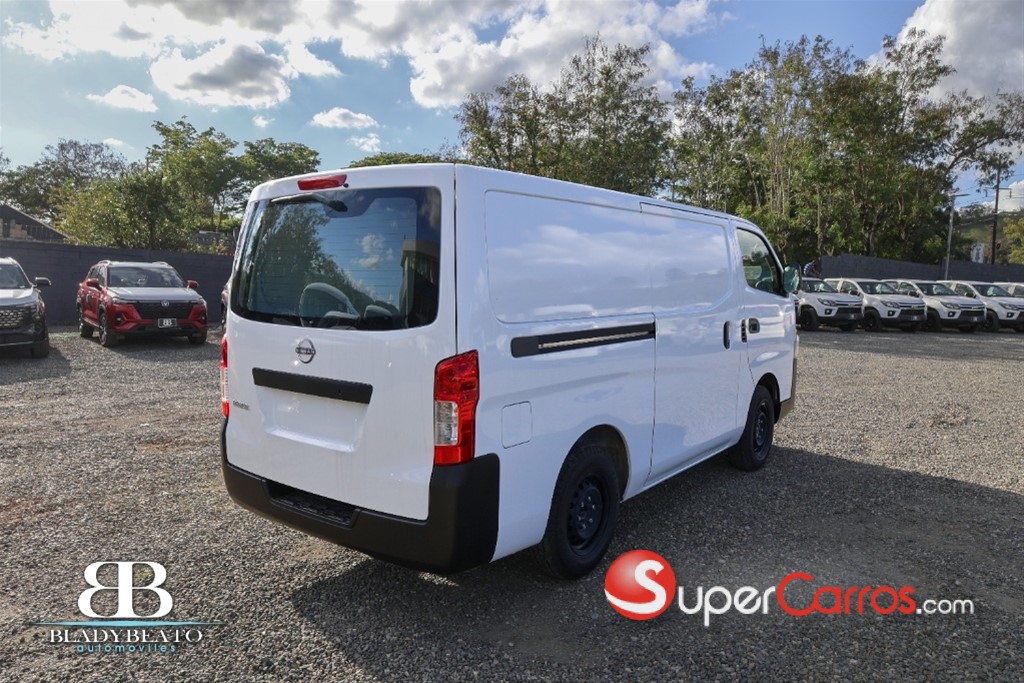 2026 Nissan Urvan — foto 2 / 12
