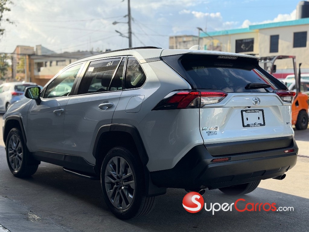 2025 Toyota RAV4 XLE Premium — foto 7 / 12