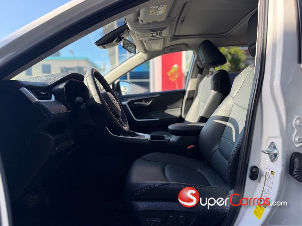2025 Toyota RAV4 XLE Premium — foto 9 / 12