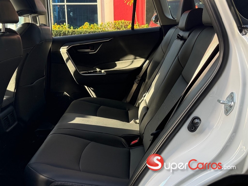2025 Toyota RAV4 XLE Premium — foto 11 / 12