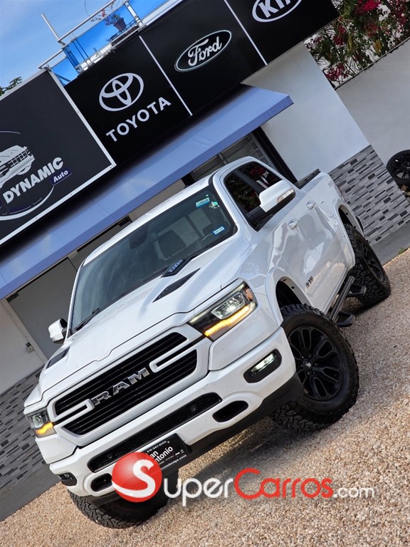 2020 Dodge Ram 1500 Laramie — foto 2 / 12