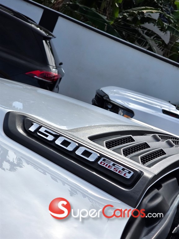 2020 Dodge Ram 1500 Laramie — foto 4 / 12