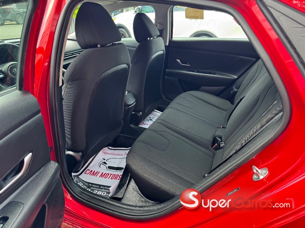 2023 Hyundai Elantra SEL — foto 8 / 12