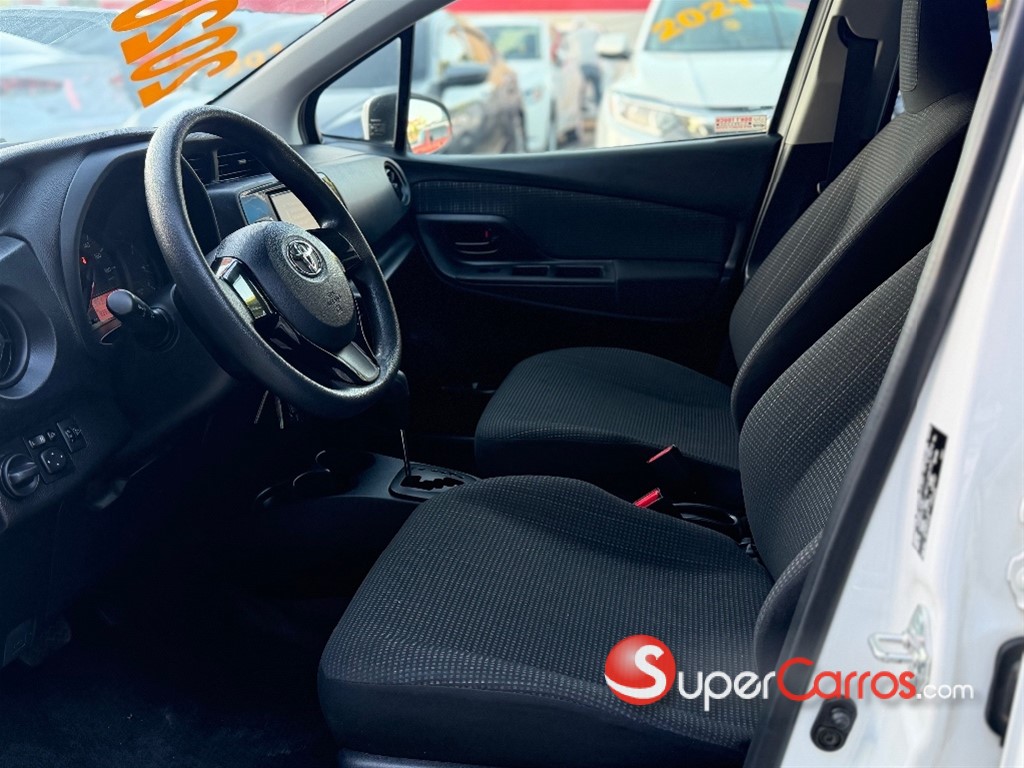 2020 Toyota VITZ — foto 8 / 11