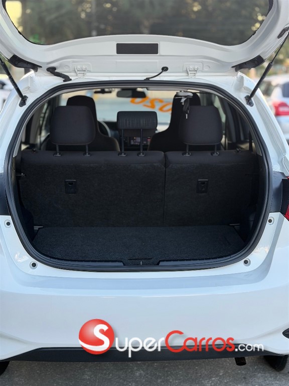 2020 Toyota VITZ — foto 10 / 11