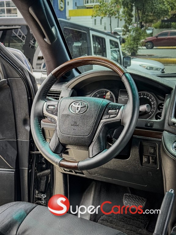 2017 Toyota Land Cruiser VXR — foto 5 / 12