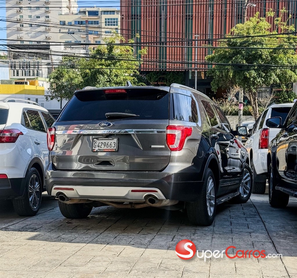 2016 Ford Explorer XLT — foto 2 / 12