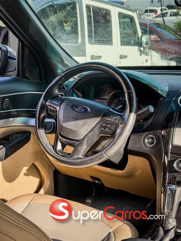 2016 Ford Explorer XLT — foto 5 / 12