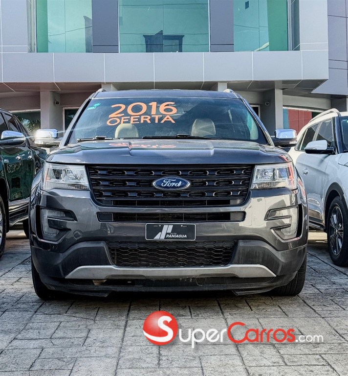 2016 Ford Explorer XLT — foto 9 / 12