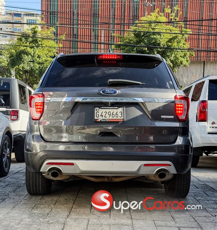 2016 Ford Explorer XLT — foto 10 / 12