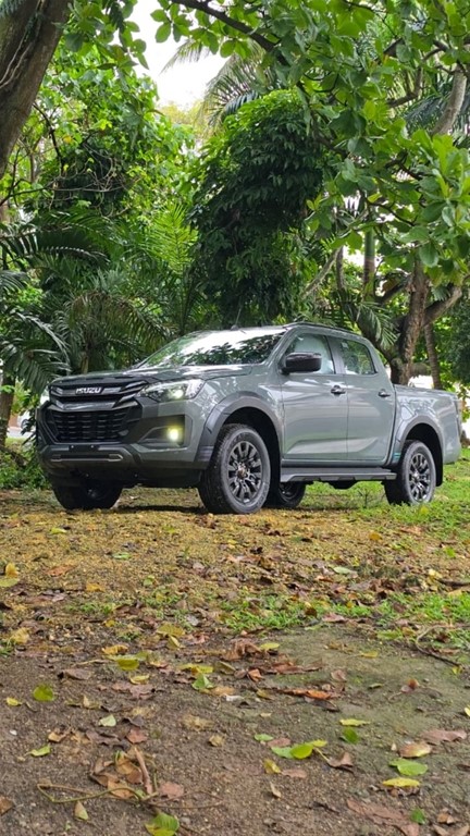2027 Isuzu DMAX LSE — foto 2 / 12