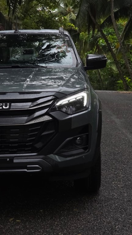 2027 Isuzu DMAX LSE — foto 6 / 12