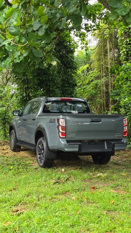 2027 Isuzu DMAX LSE — foto 7 / 12