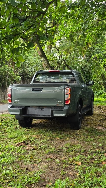 2027 Isuzu DMAX LSE — foto 8 / 12