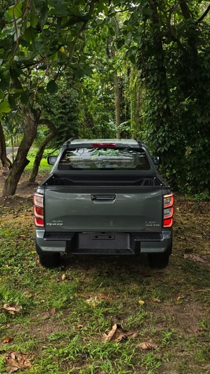 2027 Isuzu DMAX LSE — foto 9 / 12