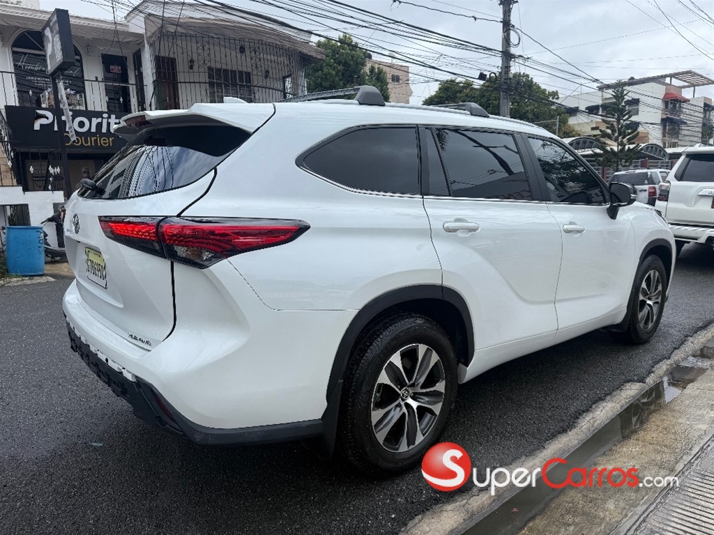 2024 Toyota Highlander XLE — foto 4 / 9
