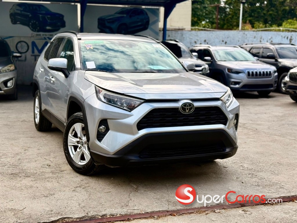 2020 Toyota RAV4 XLE — foto 2 / 7