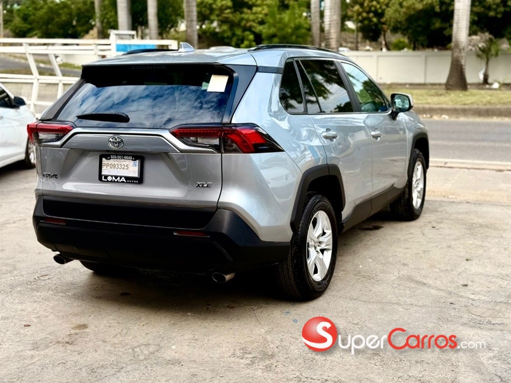 2020 Toyota RAV4 XLE — foto 3 / 7