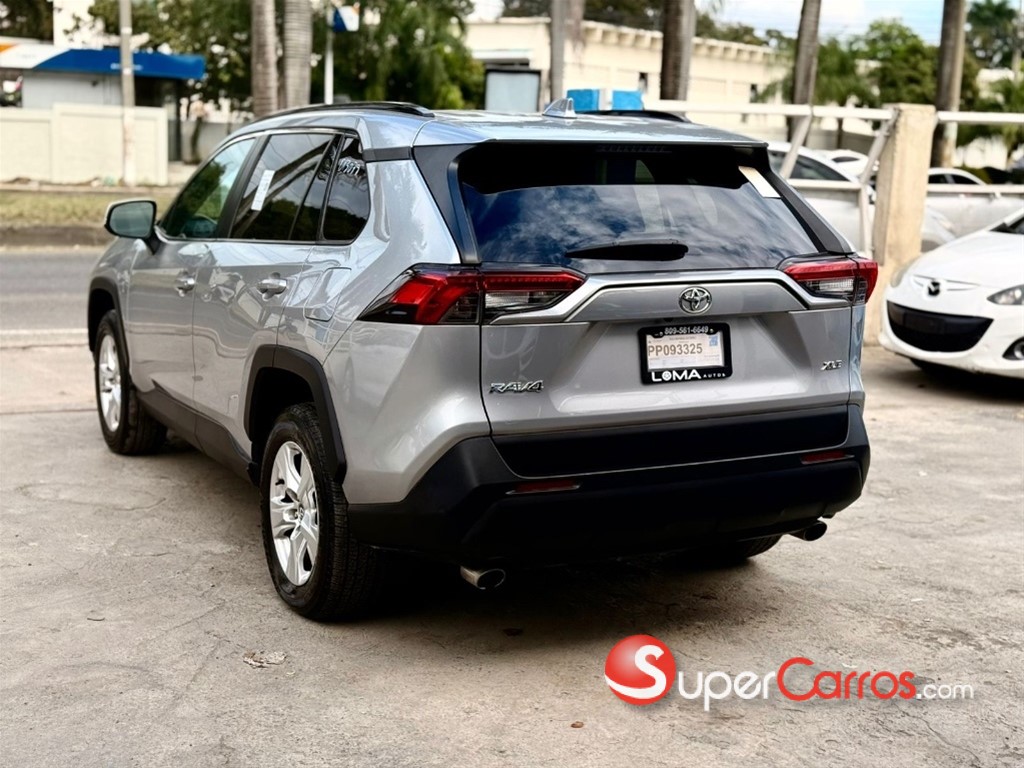 2020 Toyota RAV4 XLE — foto 4 / 7