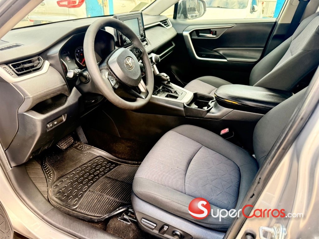 2020 Toyota RAV4 XLE — foto 5 / 7