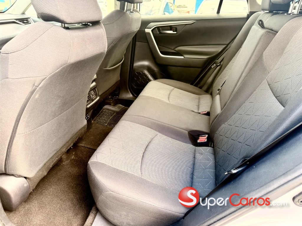 2020 Toyota RAV4 XLE — foto 6 / 7