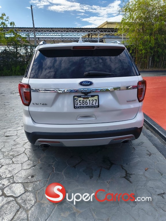 2017 Ford Explorer XLT — foto 8 / 11