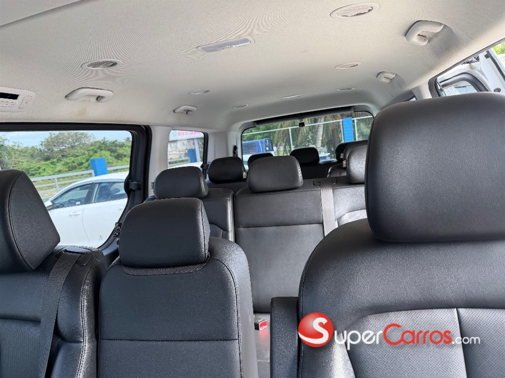 2022 Hyundai Staria — foto 8 / 12