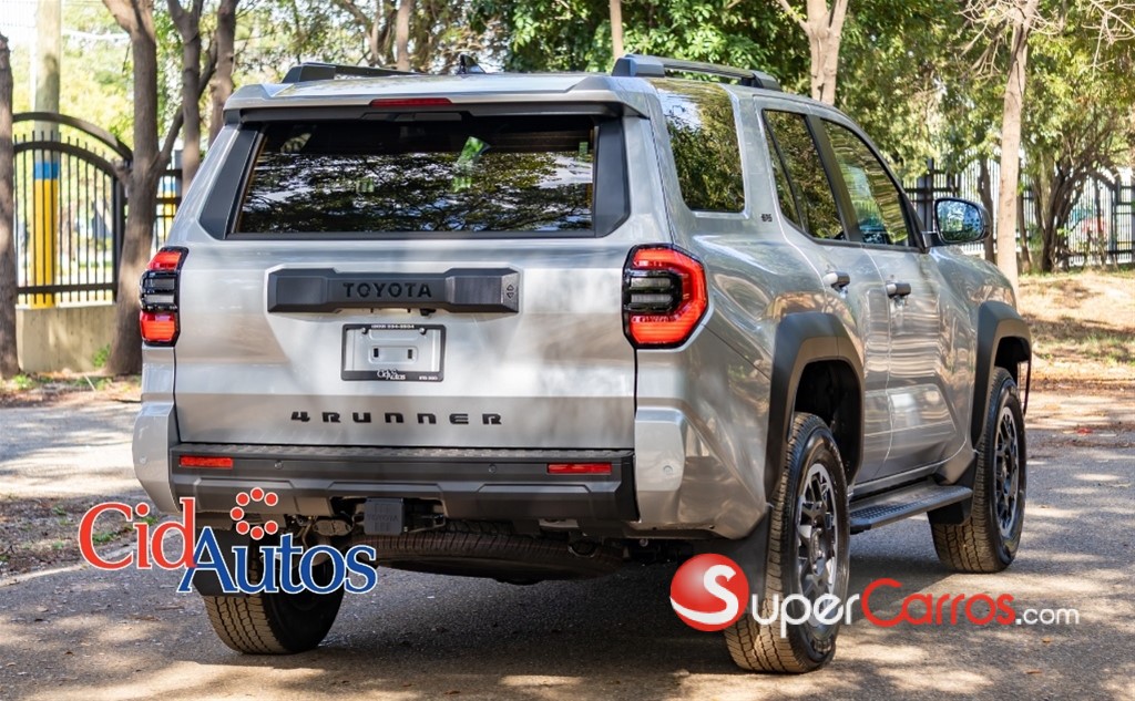 2026 Toyota 4 Runner SR5 — foto 3 / 12