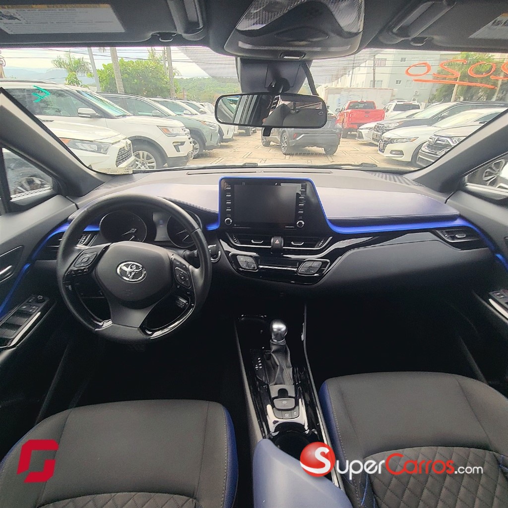 2020 Toyota C-HR XLE PREMIUM — foto 2 / 10