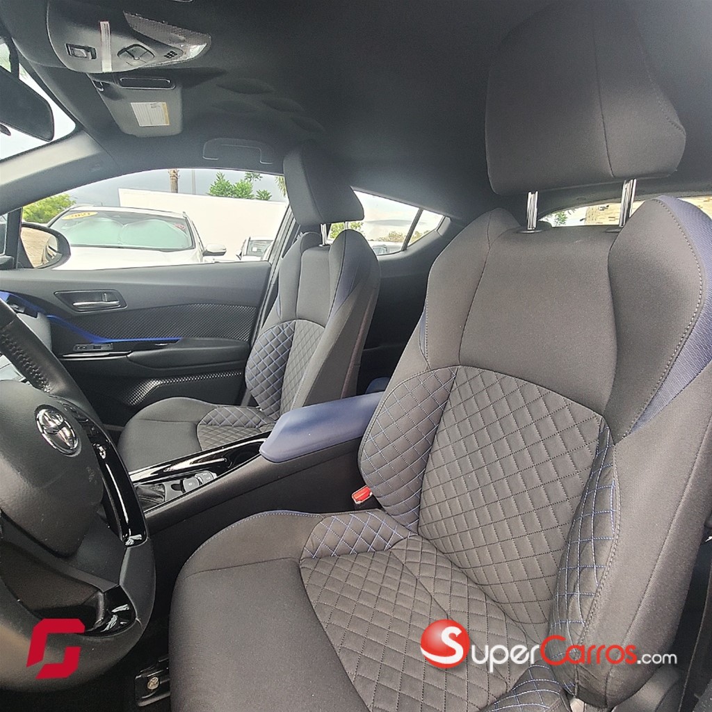 2020 Toyota C-HR XLE PREMIUM — foto 4 / 10