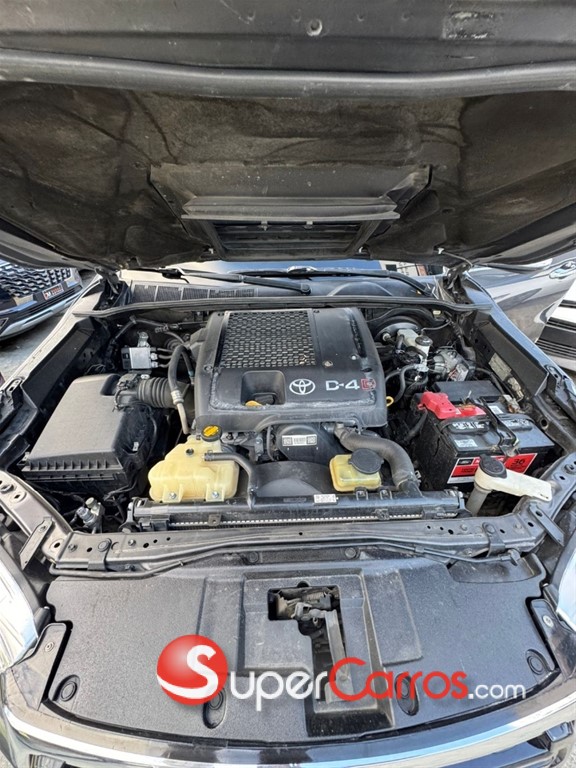2016 Toyota Hilux SRV — foto 8 / 12