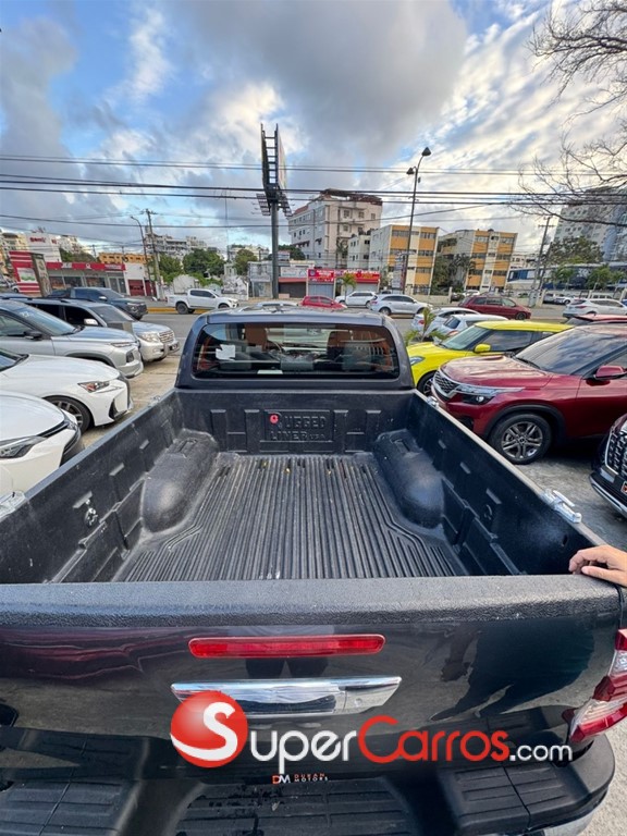 2016 Toyota Hilux SRV — foto 9 / 12