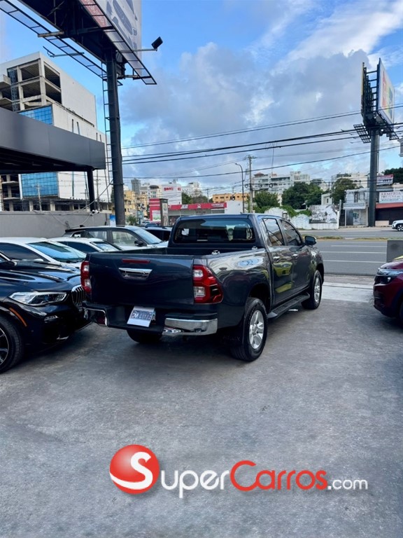 2016 Toyota Hilux SRV — foto 10 / 12
