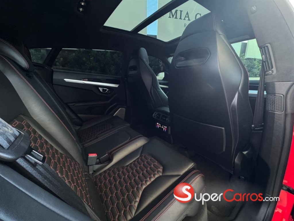 2019 Lamborghini Urus — foto 8 / 12