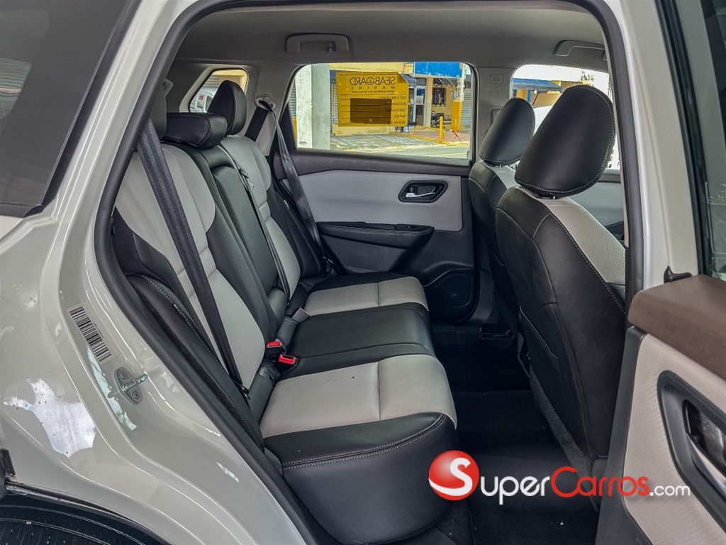 2021 Nissan Rogue SV — foto 7 / 11