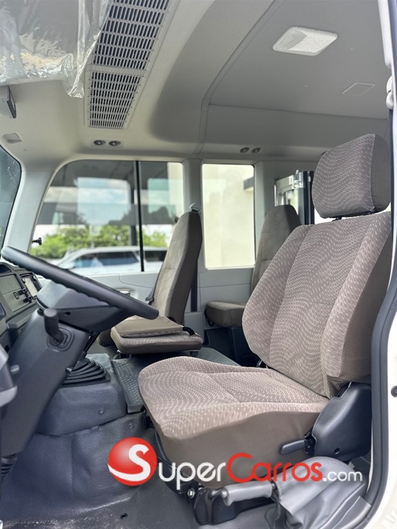2026 Toyota Coaster — foto 4 / 9