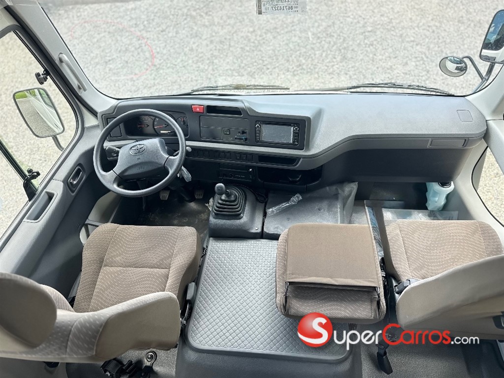 2026 Toyota Coaster — foto 8 / 9