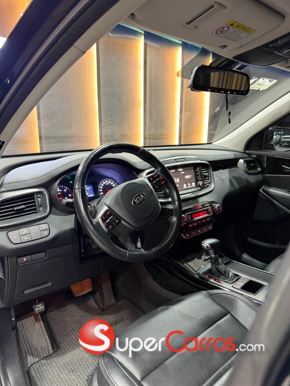 2019 Kia Sorento — foto 8 / 12