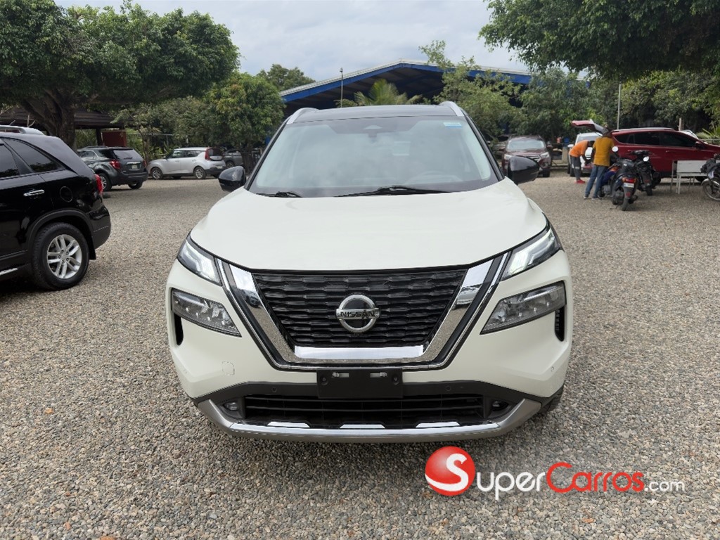 2021 Nissan Rogue Platinum — foto 2 / 9