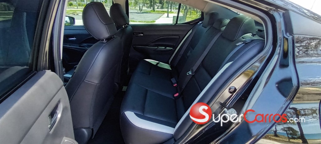 2020 Nissan Versa SV — foto 4 / 12