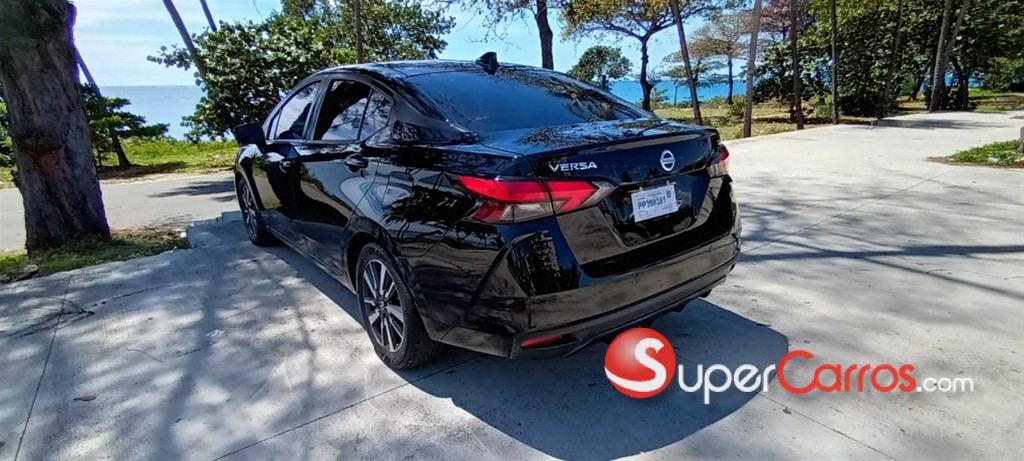 2020 Nissan Versa SV — foto 8 / 12