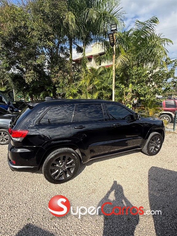 2019 Jeep Grand Cherokee Overland Highaltitude — foto 7 / 12