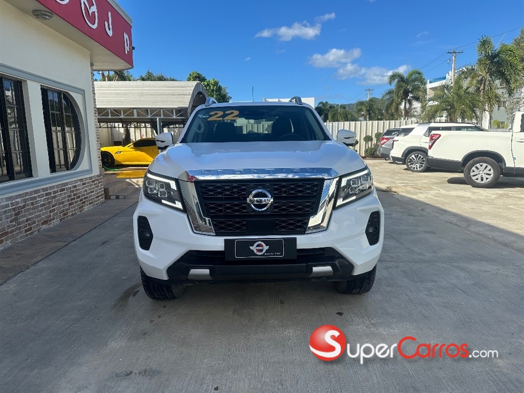 2022 Nissan Frontier LE — foto 2 / 8