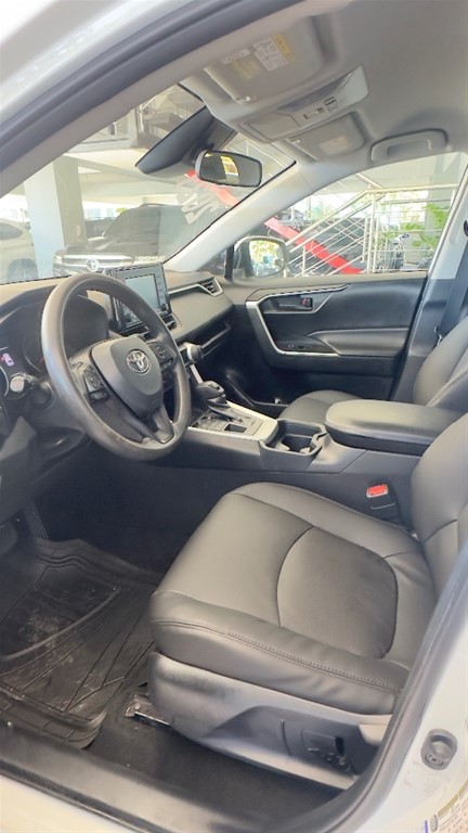 2021 Toyota RAV4 LE — foto 8 / 12