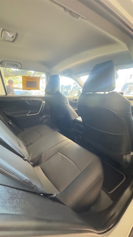 2021 Toyota RAV4 LE — foto 11 / 12