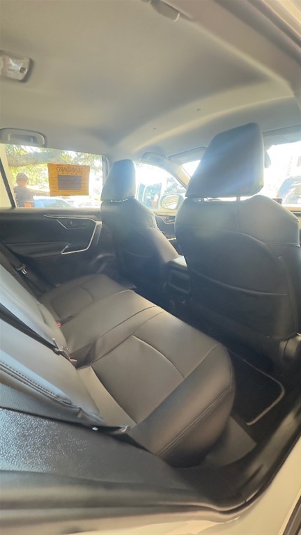 2021 Toyota RAV4 LE — foto 12 / 12