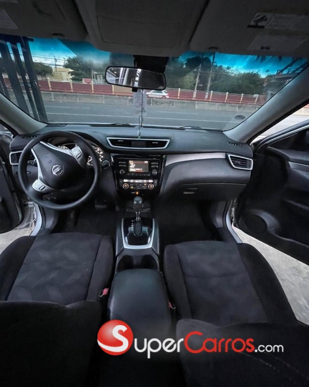 2014 Nissan Rogue SV — foto 8 / 10