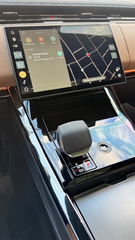 2025 Land Rover Range Rover Sport SE — foto 4 / 12