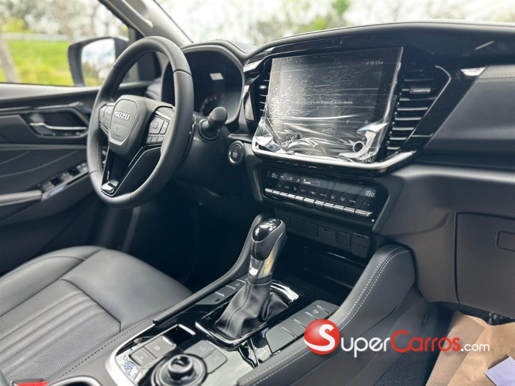 2027 Isuzu Mux — foto 8 / 12
