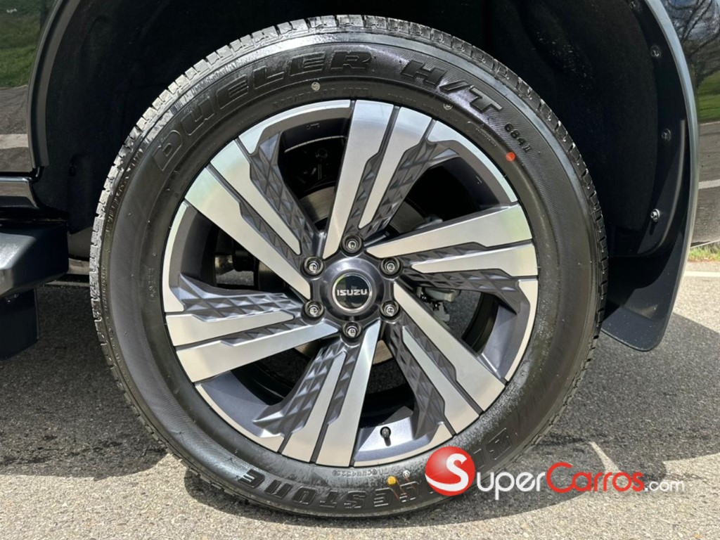 2027 Isuzu Mux — foto 9 / 12